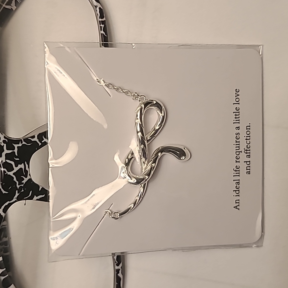 Beautiful snake infinite shape necklace